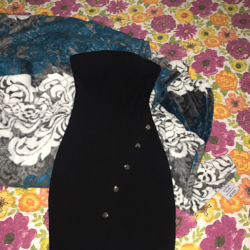 BLACK SLIT MINI DRESS - Picture 4 of 4